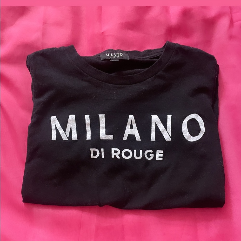 The Women's Lux Signature Milano Tee has all the features that fans love!